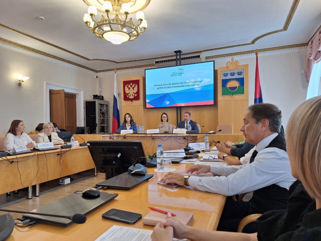 В Тюменской областной Думе обсудили развитие системы ранней помощи детям